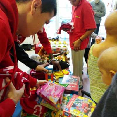 DVSC labdarugói látogatták meg a kis betegeket - adó, 1%, alapítvány, támogatás