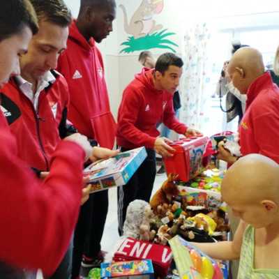 DVSC labdarugói látogatták meg a kis betegeket - adó, 1%, alapítvány, támogatás