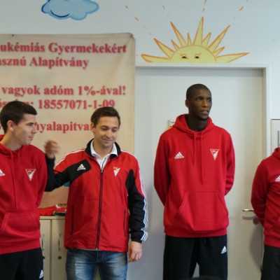 DVSC labdarugói látogatták meg a kis betegeket - adó, 1%, alapítvány, támogatás