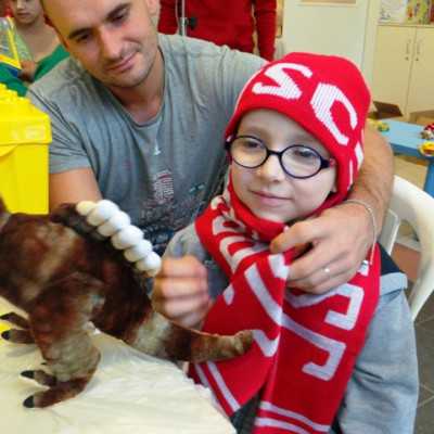 DVSC labdarugói látogatták meg a kis betegeket - alapítvány, adó 1%, támogatás