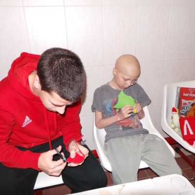 DVSC labdarugói látogatták meg a kis betegeket - adó, 1%, alapítvány, támogatás