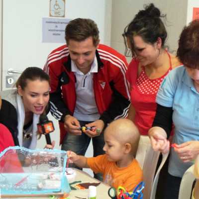 DVSC labdarugói látogatták meg a kis betegeket - alapítvány, adó 1%, támogatás