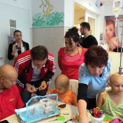 DVSC labdarugói látogatták meg a kis betegeket - adó, 1%, alapítvány, támogatás