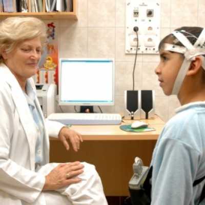 Easy View 8 csatornás mobil EEG átadása a DE OEC Gyermekgyógyszati Intézetének - adó, 1%, alapítvány, támogatás