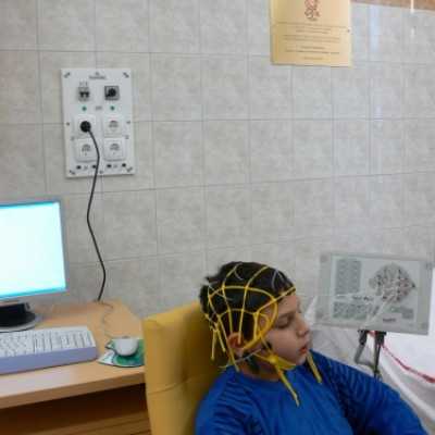 EEG készülék átadása a DE OEC Gyermekgyógyászati Intézetében - adó, 1%, alapítvány, támogatás