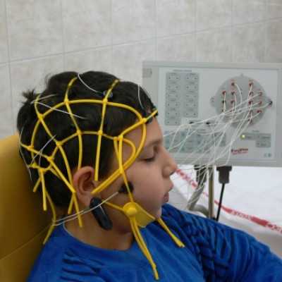EEG készülék átadása a DE OEC Gyermekgyógyászati Intézetében - adó, 1%, alapítvány, támogatás