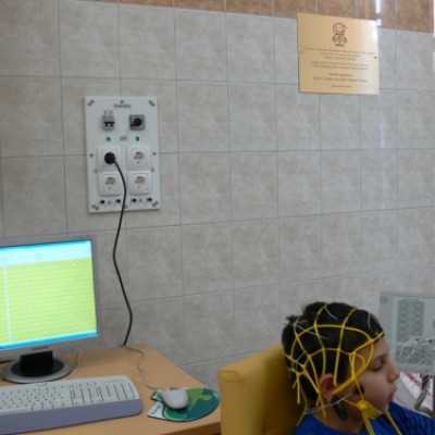 EEG készülék átadása a DE OEC Gyermekgyógyászati Intézetében - adó, 1%, alapítvány, támogatás