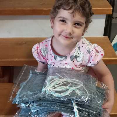 Tisztítószer csomag és új farmernadrágok átadása 20 családnak! - alapítvány, adó 1%, támogatás