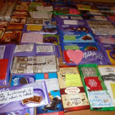 Gyűlnek a csokoládé adományok, üzenettel - adó, 1%, alapítvány, támogatás