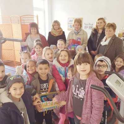 Érkeznek a „cipősdoboznyi szeretet” ajándékai és a csokoládék - alapítvány, adó 1%, támogatás