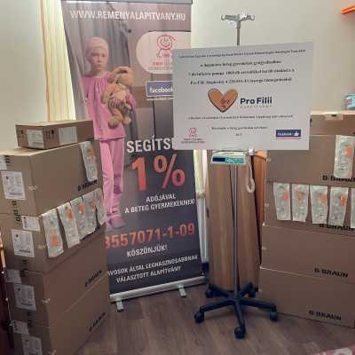 3 db Infúziós pumpa szerelékkel és állvánnyal került átadásra a daganatos gyermekek gyógyulásához - alapítvány, adó 1%, támogatás