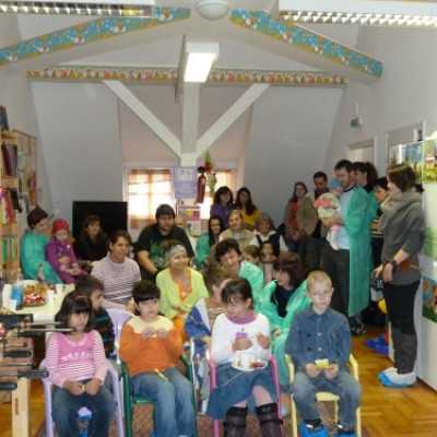 Karácsonyi Ünnepség a DE OEC Gyermekklinikán - adó, 1%, alapítvány, támogatás