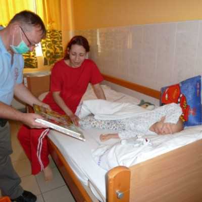 Kórházpedagógus támogatás átadás a Szegedi Gyermekklinikán - adó, 1%, alapítvány, támogatás