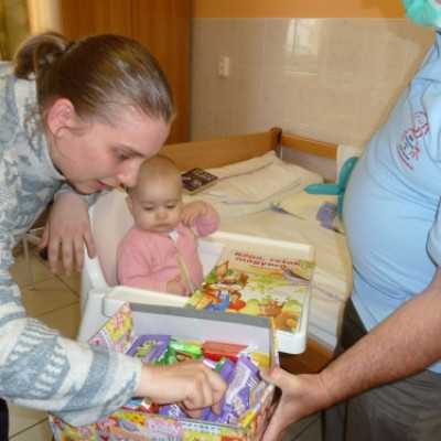 Kórházpedagógus támogatás átadás a Szegedi Gyermekklinikán - adó, 1%, alapítvány, támogatás