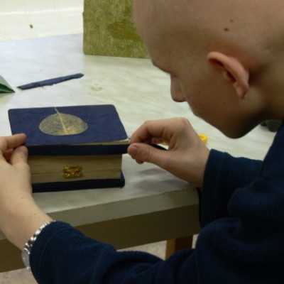 "Kreatív kezek" foglalkozássorozat a DE OEC gyermekhematológián - adó, 1%, alapítvány, támogatás