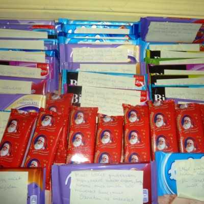 Érkeznek a „cipősdoboznyi szeretet” ajándékai és a csokoládék 2016 - alapítvány, adó 1%, támogatás