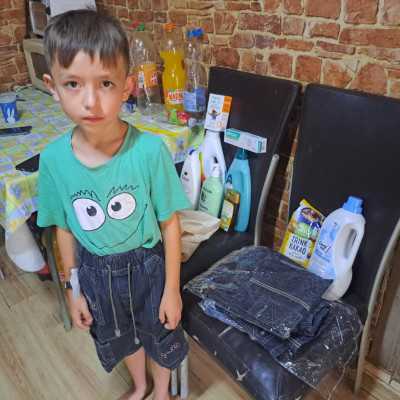 Tisztítószer csomag és új farmernadrágok átadása 20 családnak! - alapítvány, adó 1%, támogatás