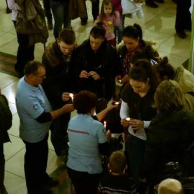 Megemlékezés mécsesgyújtással a leukémiás és daganatos beteg gyermekekért - adó, 1%, alapítvány, támogatás