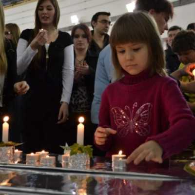 Megemlékezés mécsesgyújtással a leukémiás és daganatos beteg gyermekekért - adó, 1%, alapítvány, támogatás