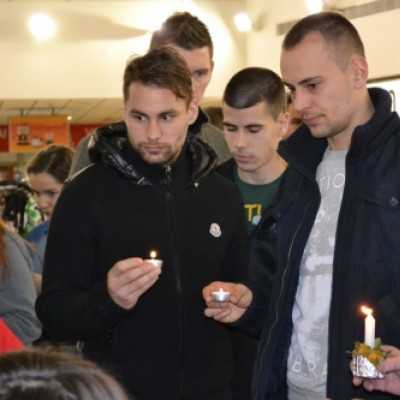 Megemlékezés mécsesgyújtással a leukémiás és daganatos beteg gyermekekért - adó, 1%, alapítvány, támogatás