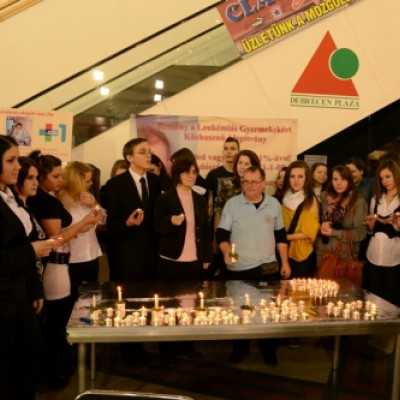 Megemlékezés mécsesgyújtással a leukémiás és daganatos beteg gyermekekért - adó, 1%, alapítvány, támogatás