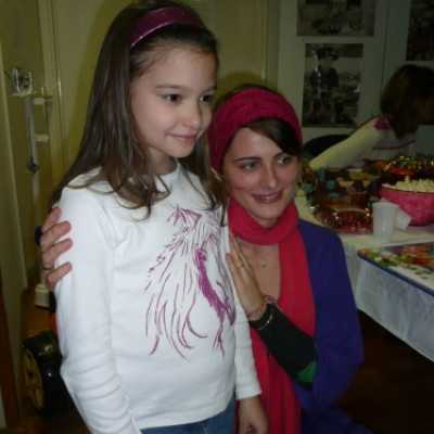 Mikulásváró ünnepség a hematológiai osztályon Domokos Fannival az X-faktor döntõsével - adó, 1%, alapítvány, támogatás