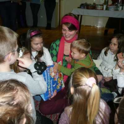 Mikulásváró ünnepség a hematológiai osztályon Domokos Fannival az X-faktor döntõsével - adó, 1%, alapítvány, támogatás