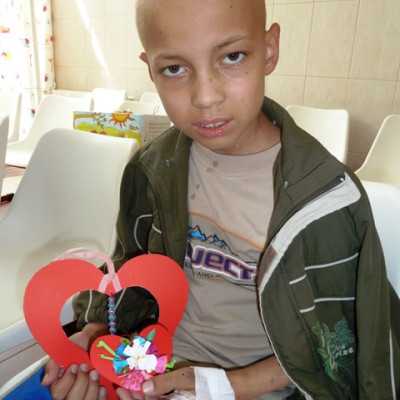 Piros szívecskéket készítettünk a beteg gyermekekkel - alapítvány, adó 1%, támogatás