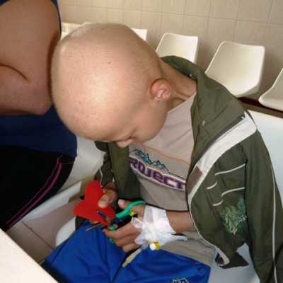 Piros szívecskéket készítettünk a beteg gyermekekkel - alapítvány, adó 1%, támogatás