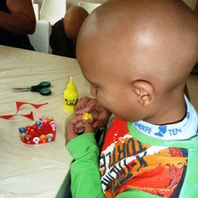 Piros szívecskéket készítettünk a beteg gyermekekkel - alapítvány, adó 1%, támogatás